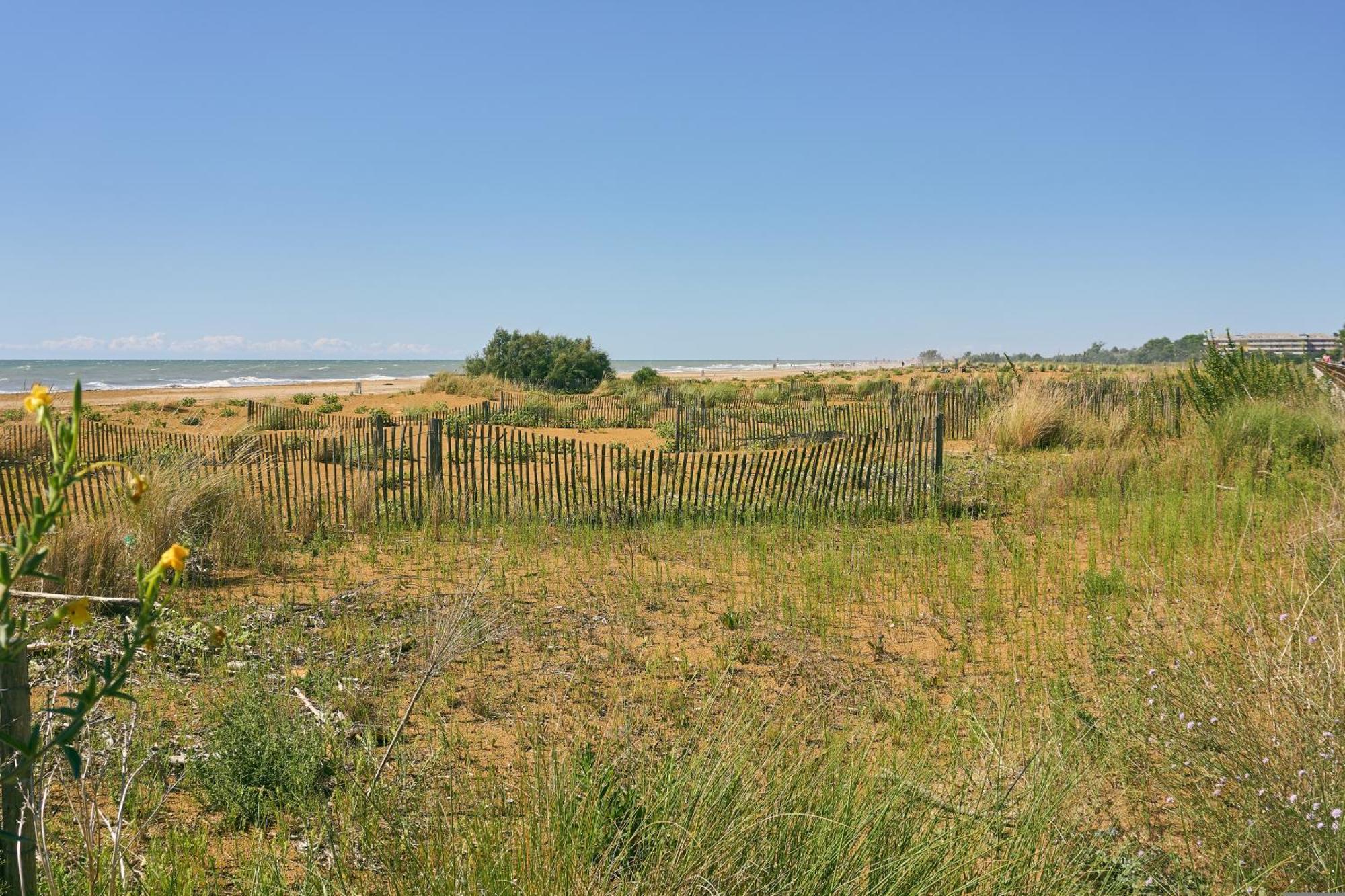 Amazing Villa With Private Garden In Bibione Eksteriør bilde